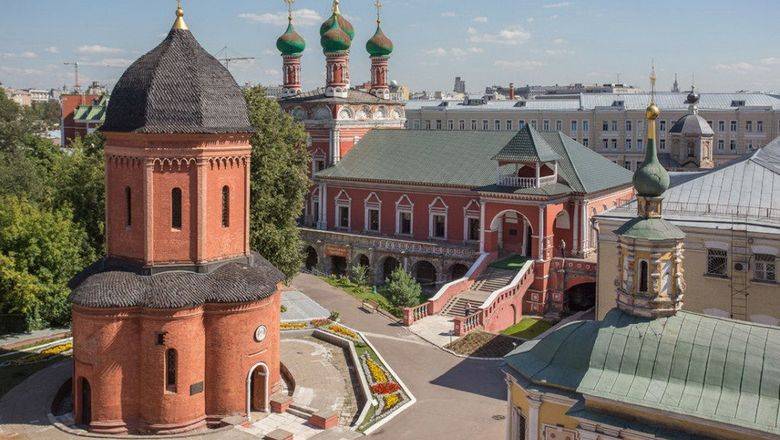 Неизвестный с ножом попытался ворваться в московский храм