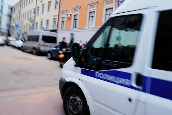 Вооружённые люди в масках украли рюкзак с деньгами из автомобиля в Москве