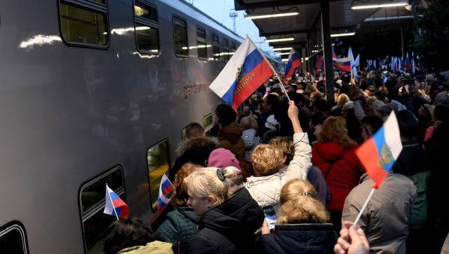 Долгожданный поезд и языковое прозрение киевского депутата: Крым за неделю