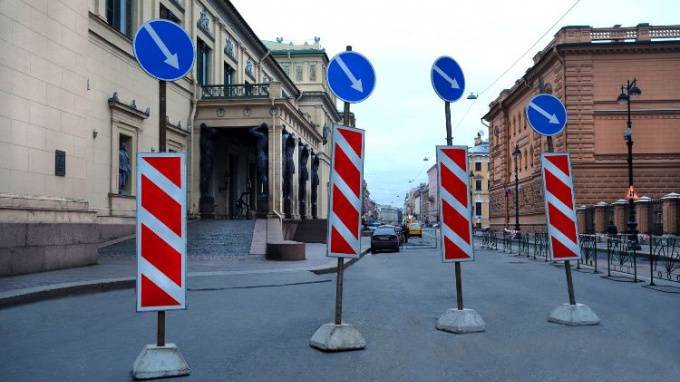 Опубликован список улиц Петербурга, движение на которых в Новогоднюю ночь будет прекращено