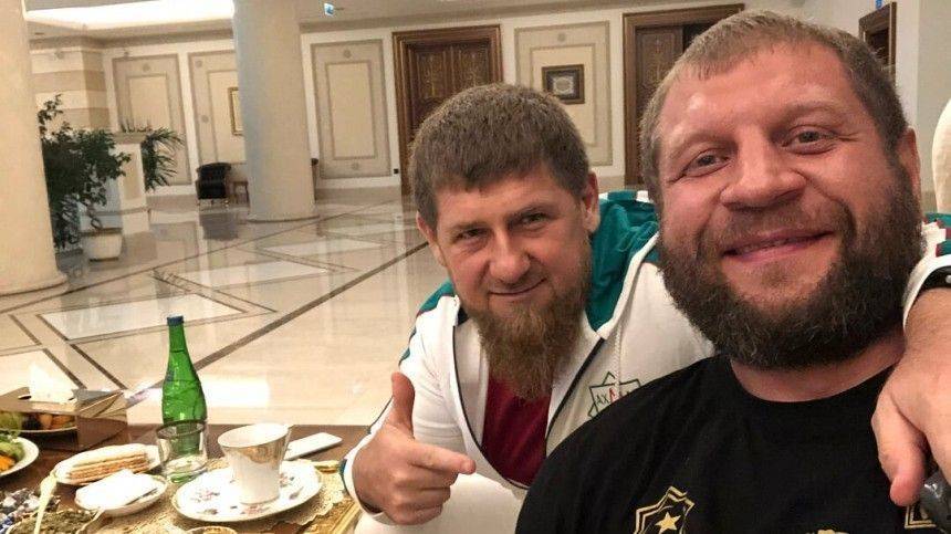 Ринг-анонсер обозначил сильные стороны Кадырова и Емельяненко в боксе