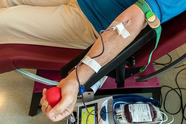 В Самаре геям запретили быть донорами крови