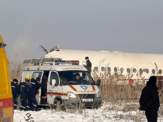 Пилот объяснил, как люди выжили при крушении самолета в Казахстане