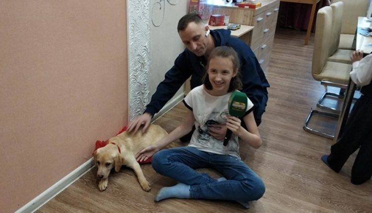 Путин подарил обнинской школьнице щенка золотистого ретривера