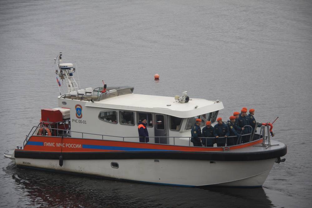 Спасатели вытащили из воды мужчину в районе Раушской набережной
