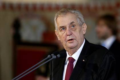 Президент Чехии поразмышлял об отмене поездки в Москву на парад Победы