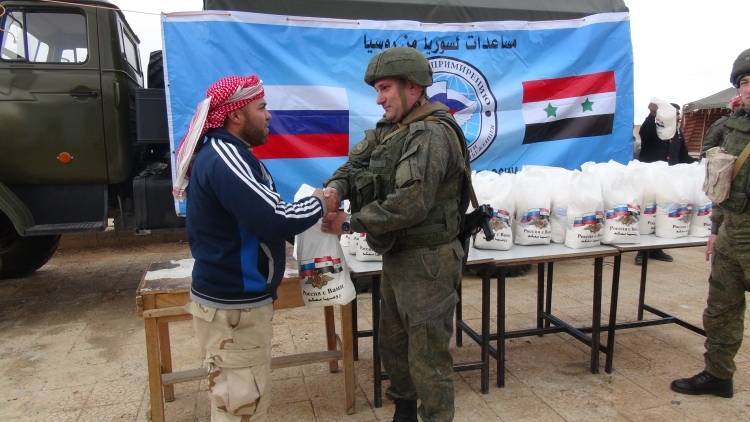 Российские военные доставили сирийским жителям 650 наборов с продовольствием