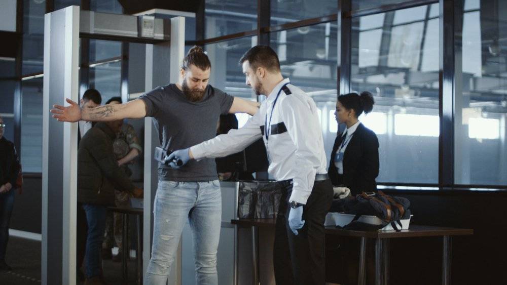Воруют из-под носа: сотрудники аэропортов предупреждают о новом способе кражи