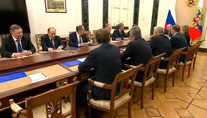 Путин провел оперативное совещание с членами Совета безопасности