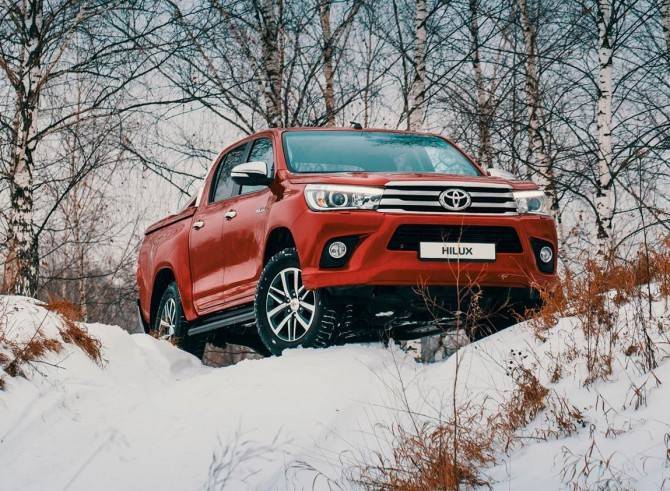 Toyota Hilux в ноябре стал лидером продаж среди пикапов в РФ