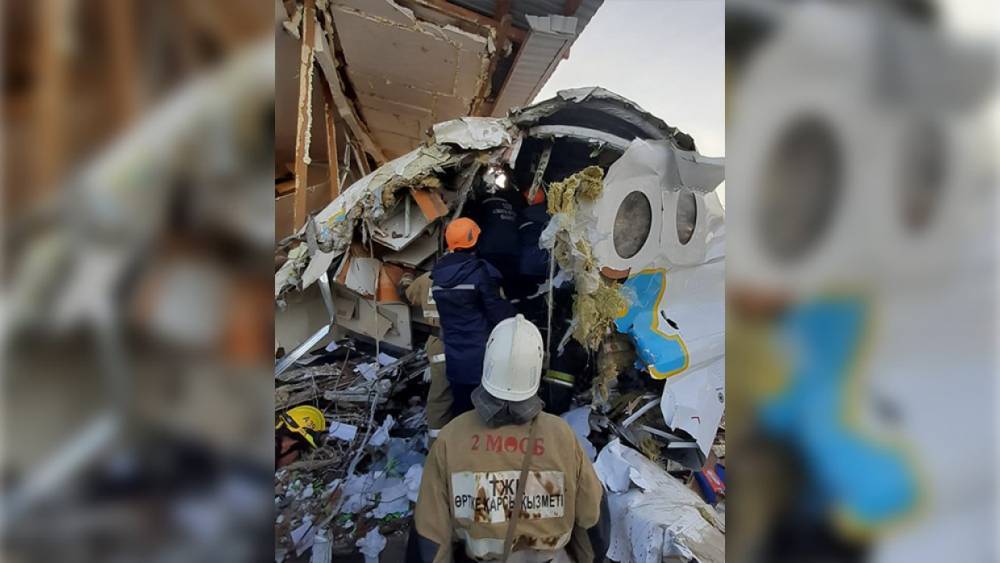 В МВД Казахстана рассказали о возможных причинах крушения самолета в Алма-Ате