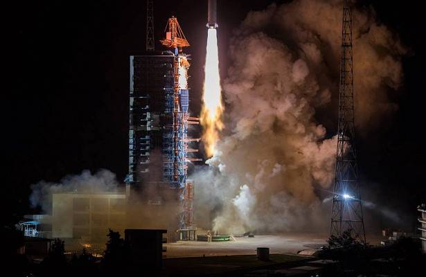 Китай запустил свою крупнейшую ракету-носитель «Чанчжэн-5»