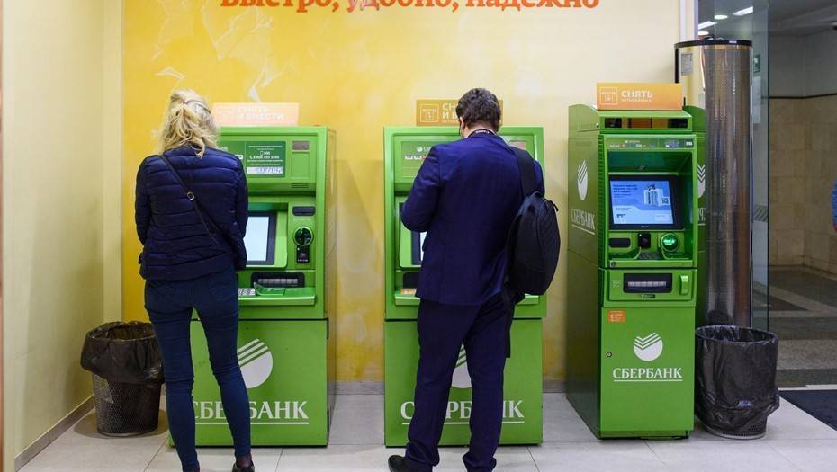 Сбербанк внедрил функцию возврата забытых в банкоматах денег и карт