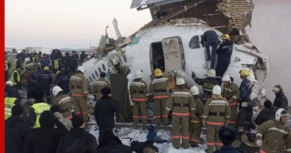 Озвучены версии крушения пассажирского самолета в Алма-Ате