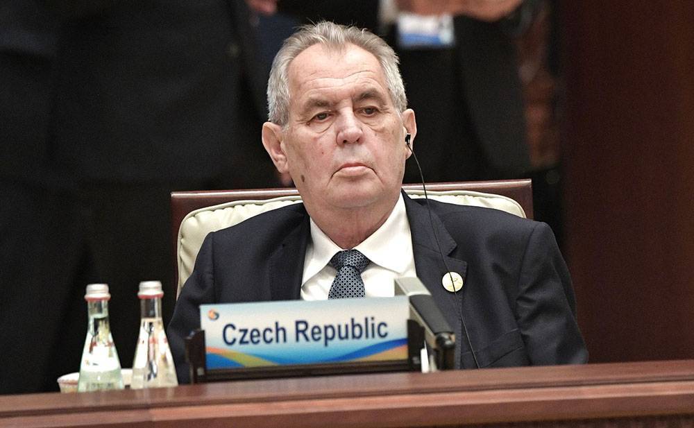 Президент Чехии намекнул на отмену визита в Москву на День Победы