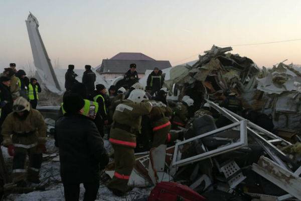 МВД Казахстана озвучило возможные версии крушения самолета под Алма-Атой