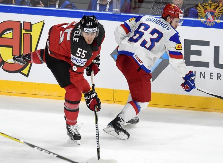 Сборные России и Канады встретятся на поле в рамках МЧМ по хоккею