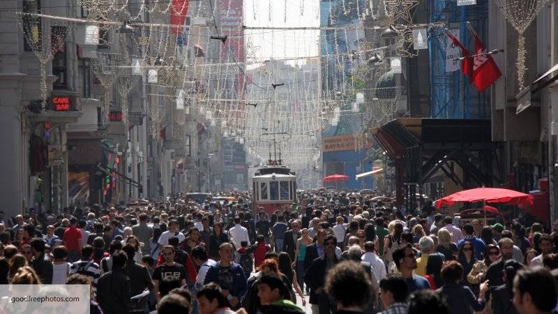 Улицы Стамбула заполонили противники союза Турции с террористическим ПНС Ливии