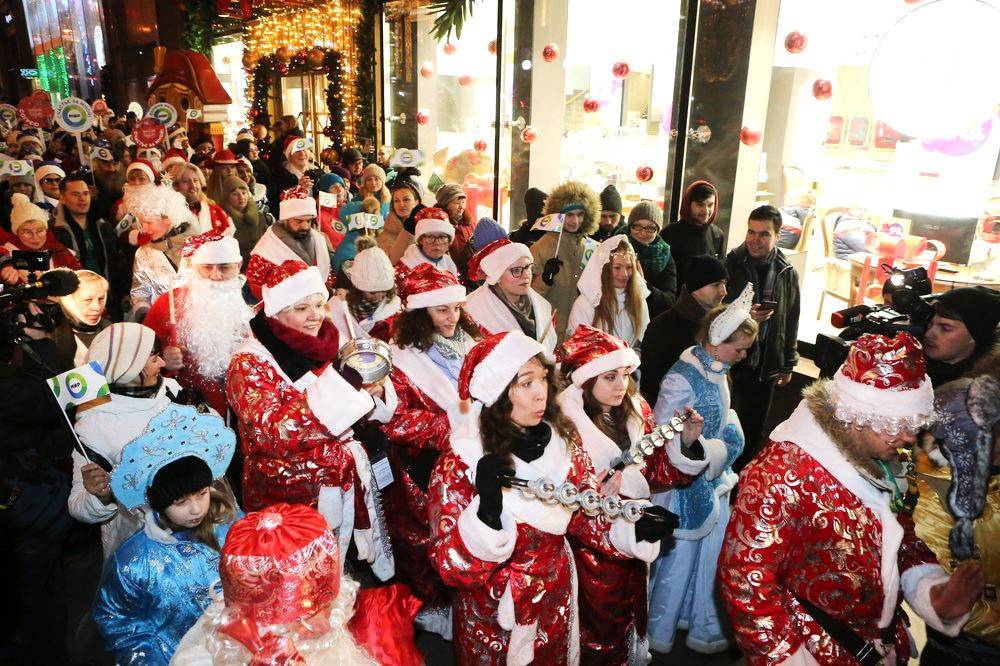 Деды Морозы прошли парадом по Москве