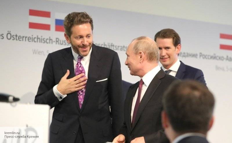 Путин пригласил президента Австрии на парад Победы в Москве