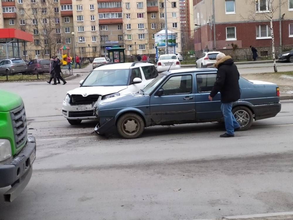 Несоблюдение ПДД стало причиной аварии на улице Котина