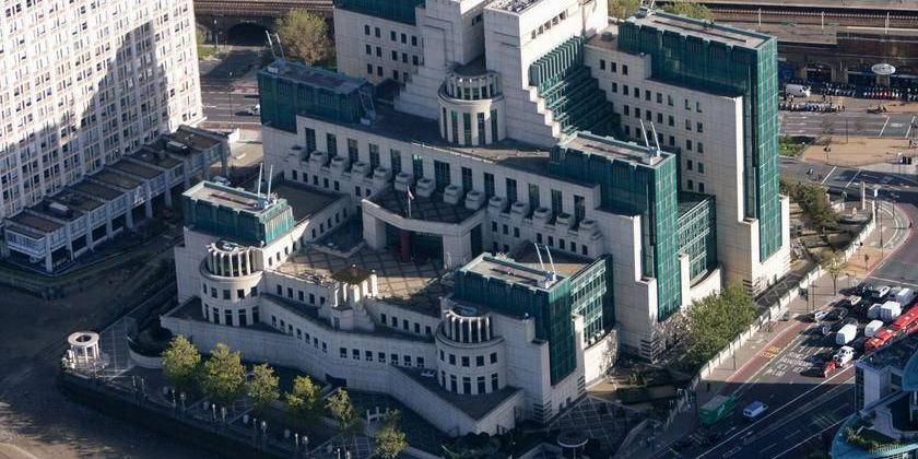 CNN сообщил о пропаже важных для "вражеских агентов и террористов" документов во время ремонта в штабе MI6