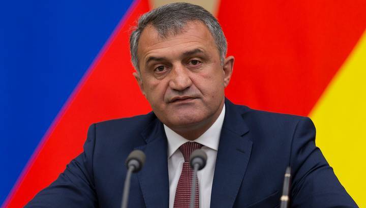 Президент Южной Осетии отговорил жителя Цхинвала от самоубийства
