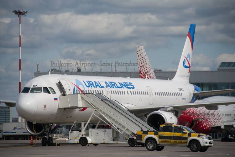 Самолет «Уральских авиалиний» готовится к вынужденной посадке в Екатеринбурге