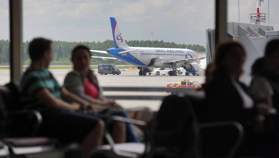 Самолет "Уральских авиалиний" запросил экстренную посадку в Екатеринбурге