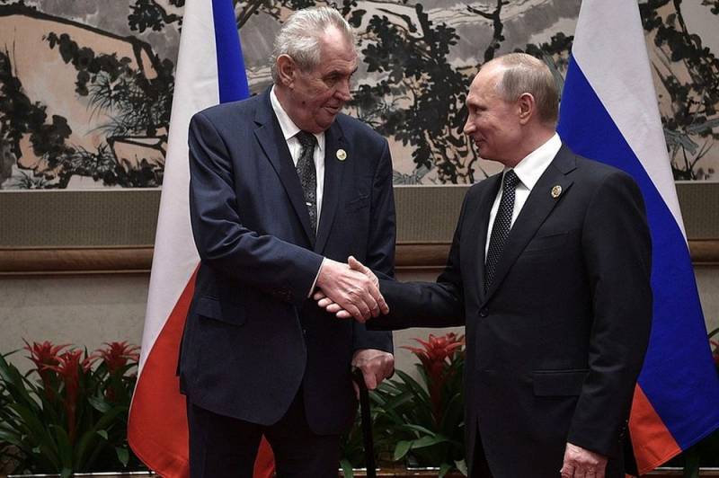 Президент Чехии Земан пригрозил отказаться от визита в Москву на День Победы