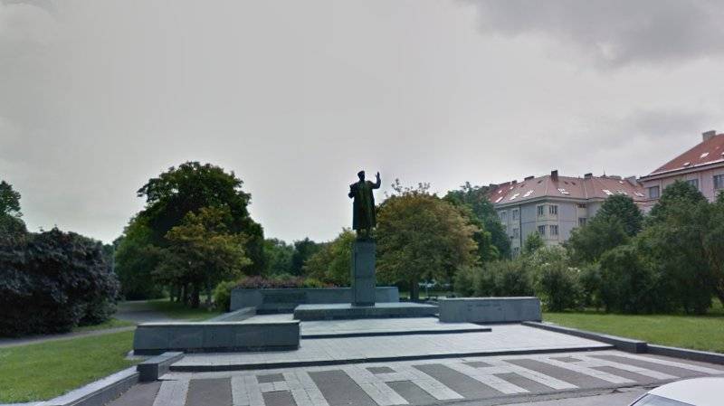 Памятник маршалу Ивану Коневу вновь осквернили в Праге