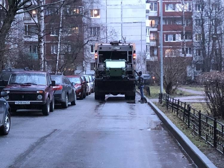 Пенсионерка попала под колеса мусоровоза в Белгороде