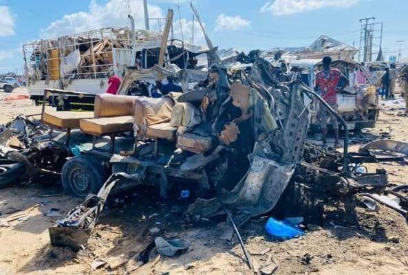 При взрыве автомобиля в Сомали погибли 94 человека
