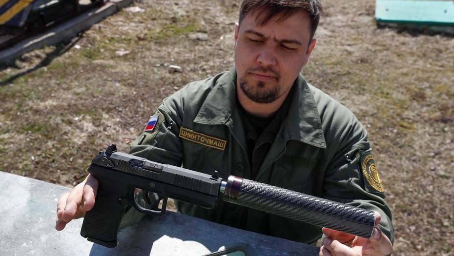 В Минобороны назвали сроки отгрузки в армию новейшего пистолета "Удав"
