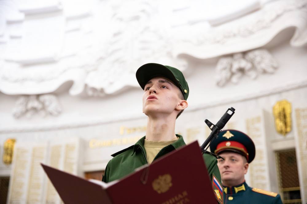 Присягу на верность Отечеству принесли более 200 преображенцев в Музее Победы - vm.ru