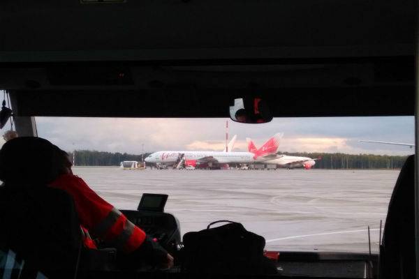 Самолет совершил экстренную посадку в аэропорту Екатеринбурга