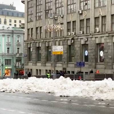 Московские власти объяснили появление сугробов на Тверской улице