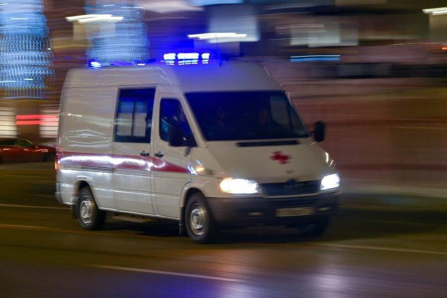 Пенсионера ранили ножом в вагоне московского метро