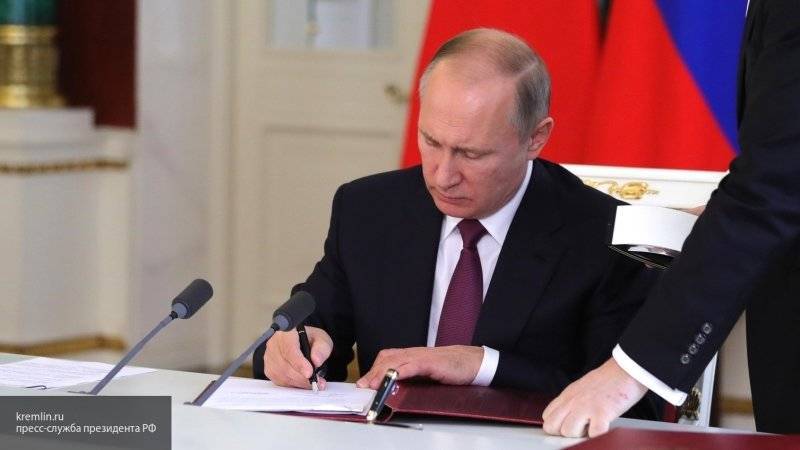 Путин подписал закон об отдельных камерах для беременных женщин и матерей с детьми в СИЗО