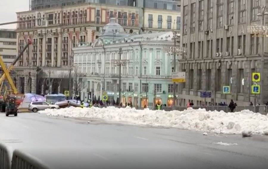 Снег для горки на Тверскую улицу привезли с катков Москвы – Немерюк