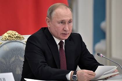 Путин подписал закон об информировании россиян о положенных им льготах