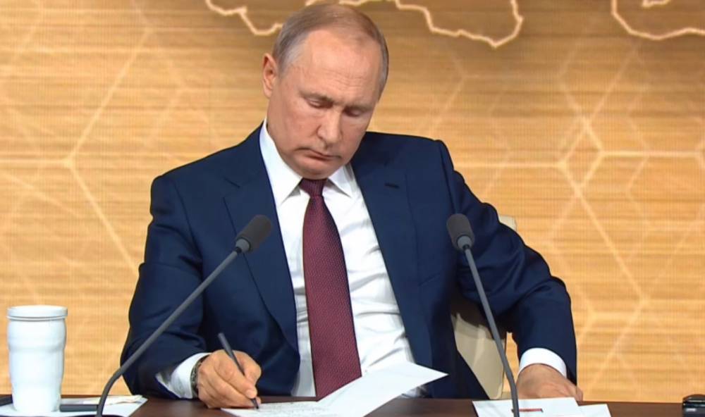 Владимир Путин ужесточил требования к производству и обороту спирта