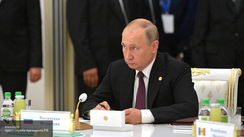 Путин подписал закон о штрафах за оборот незаконно добытого янтаря