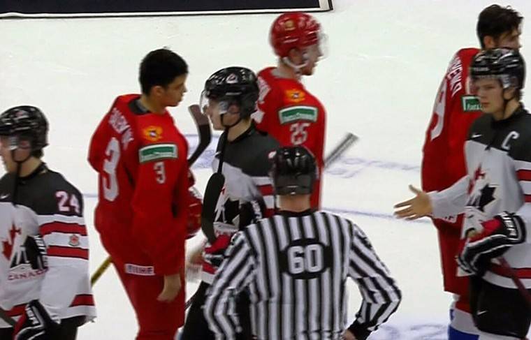Хоккеисты молодёжной сборной РФ отказались пожать руку капитану канадцев