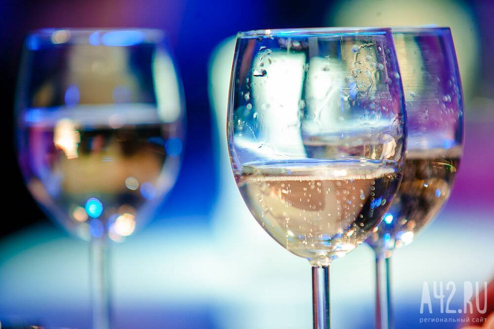 Главный нарколог страны назвал допустимое количество алкоголя на Новый год