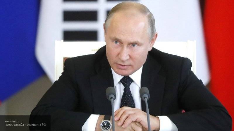 Путин утвердил закон о мерах поддержки самозанятого населения