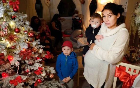 Беременная 25-летняя мать двоих детей осталась на Рождество без света и тепла