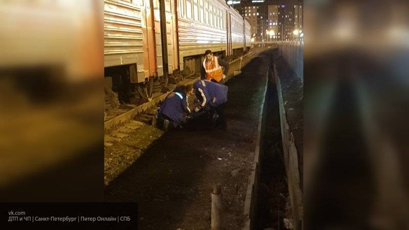 Электричка сбила человека на Туристкой улице в Петербурге