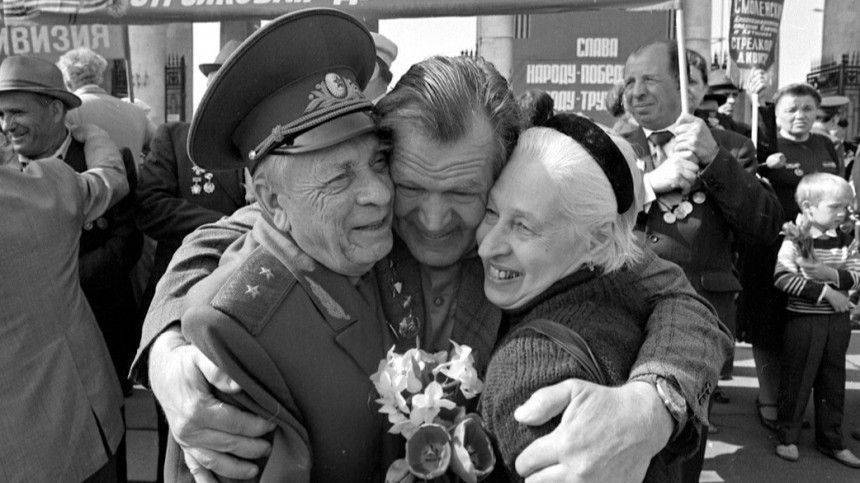 «Чтобы помнили»: Запад в преддверии 75-летнего юбилея пытается очернить роль СССР в победе над нацистами