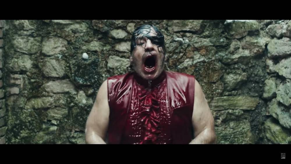 Новый клип солиста Rammstein набирает популярность в Сети